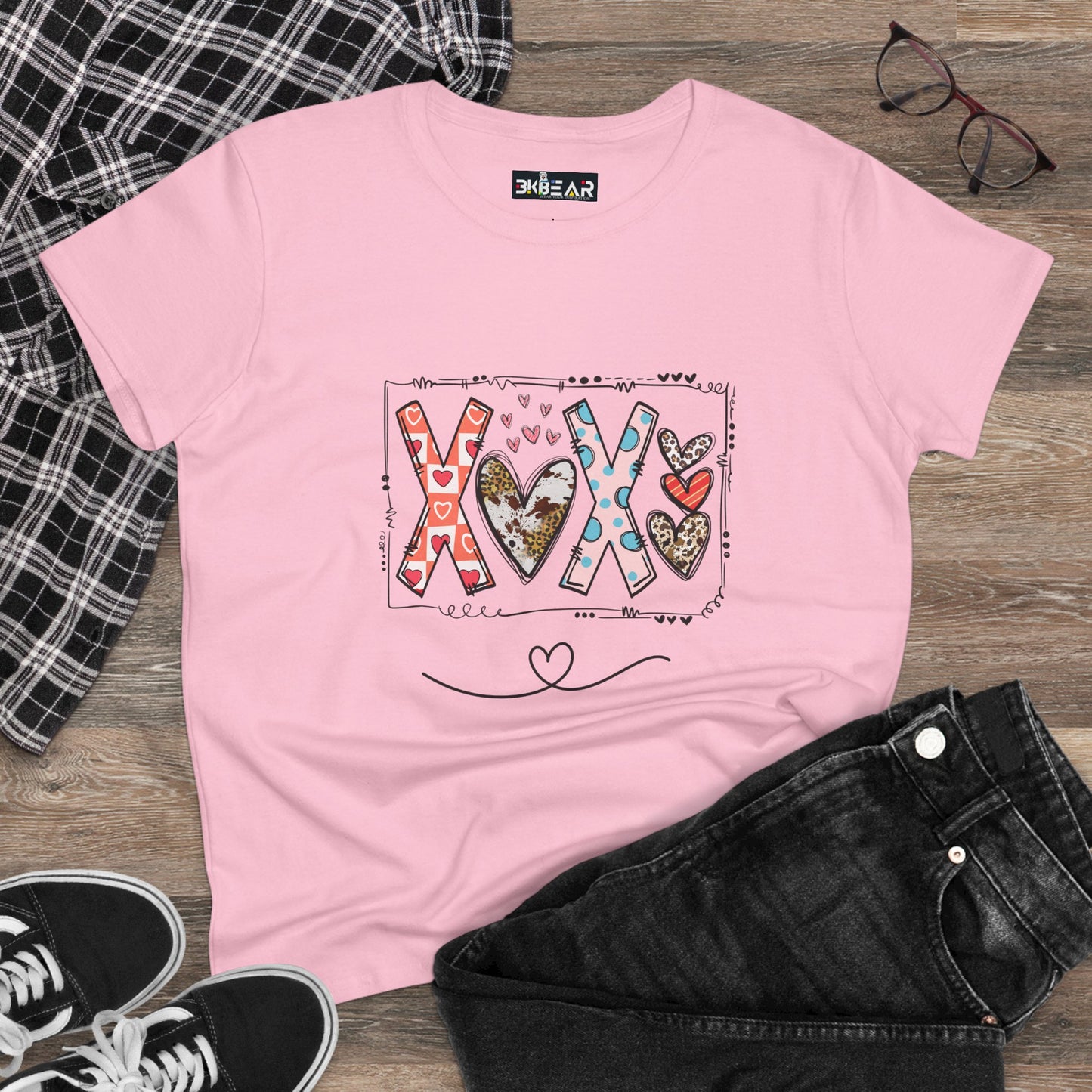 Sign of Love XOXO Women’s Midweight Cotton Tee – Heartfelt Graphic Cotton Tee