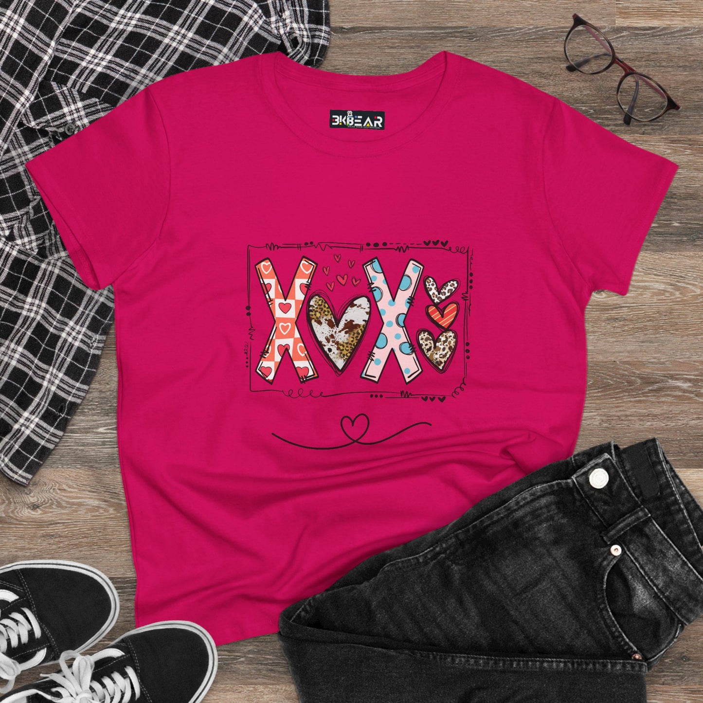 Sign of Love XOXO Women’s Midweight Cotton Tee – Heartfelt Graphic Cotton Tee